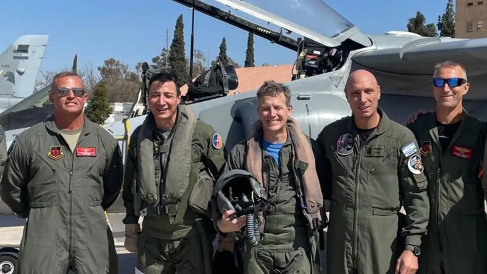 2025-f-16-ultimando-detalles-01