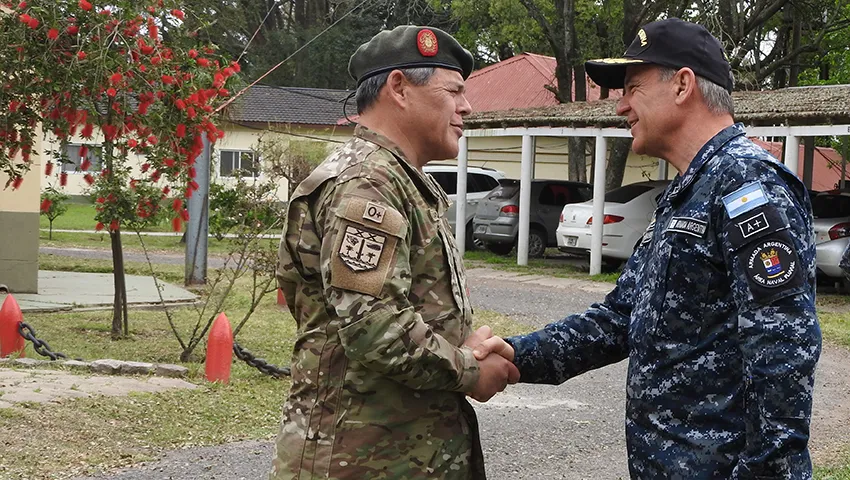 08_Visita-EA-a-la-Base-Naval-Zarate_01